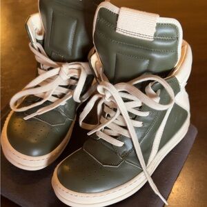 Girl Rick Owens Size 26! Worn twice no scuffs